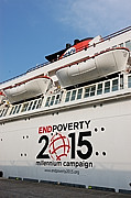 The UNMC's logo「End Poverty 2015」